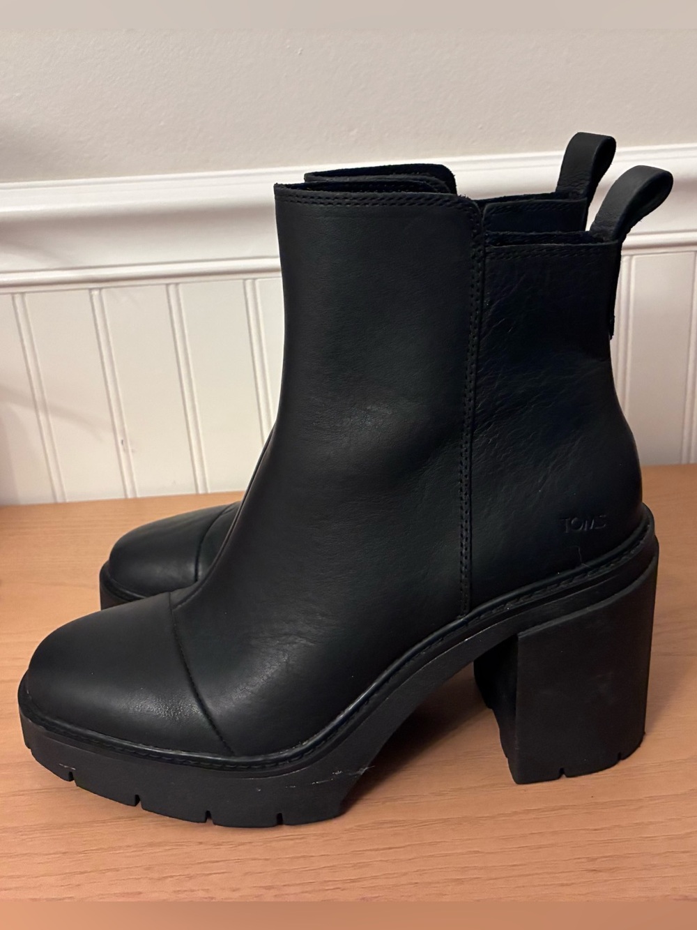 Toms Women's Leather Rya Lug Sole Block Heel Platform Booties Size 9